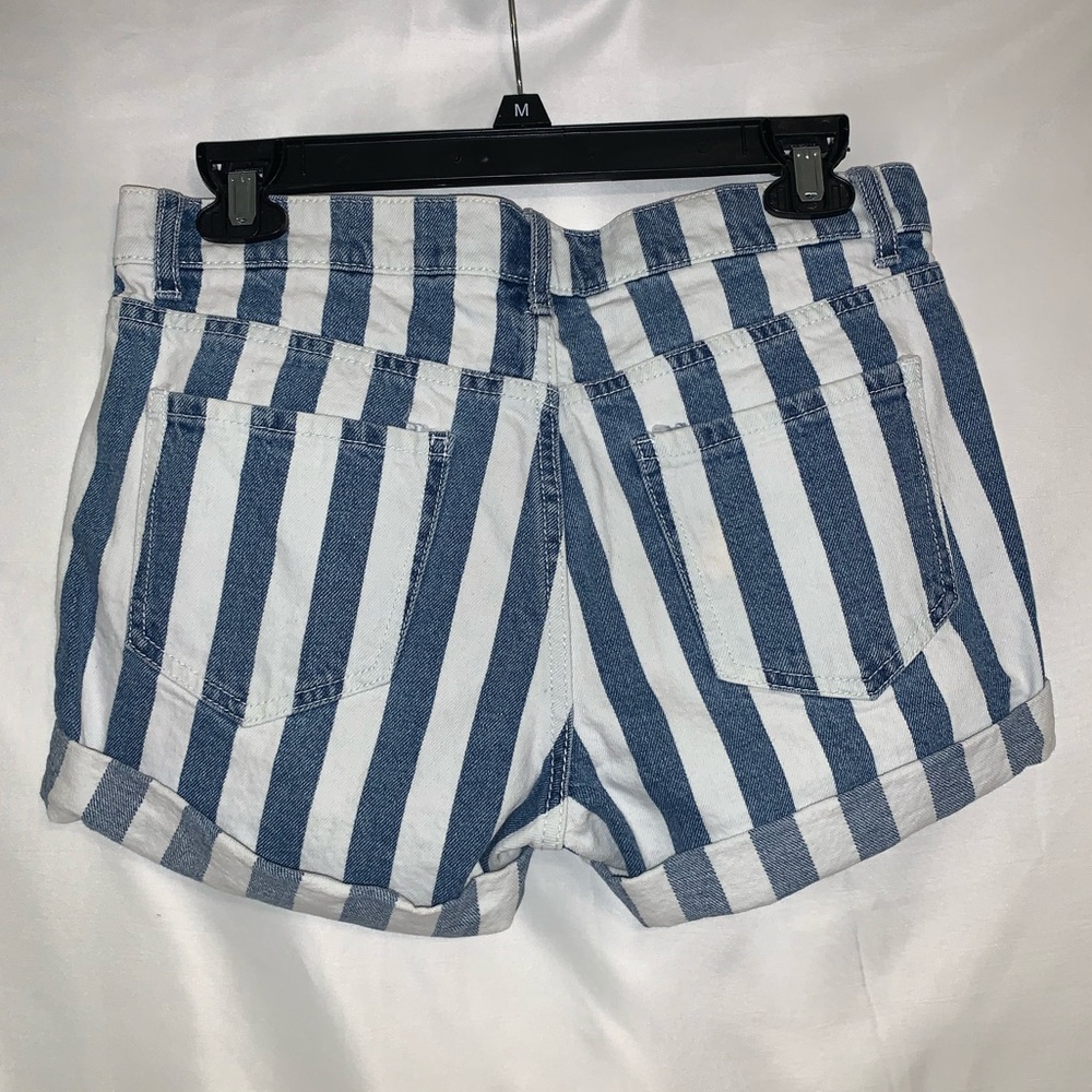 Forever 21 Shorts - Picture 2 of 2